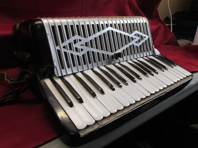 Antique Vintage Classic Accordion Made in Italy *AS-IS* *GOOD CONDITION*