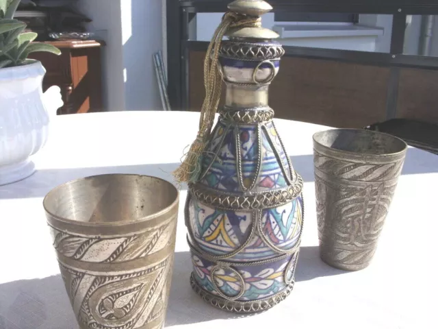 Naher Osten .Persien /Marokko .Antik Flasche und 2 Becher .18.- 19.Jh.