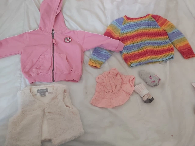 Enorme pacchetto di vestiti per bambine 9-12 mesi 40 articoli inc SUCCESSIVO, converse #1 9