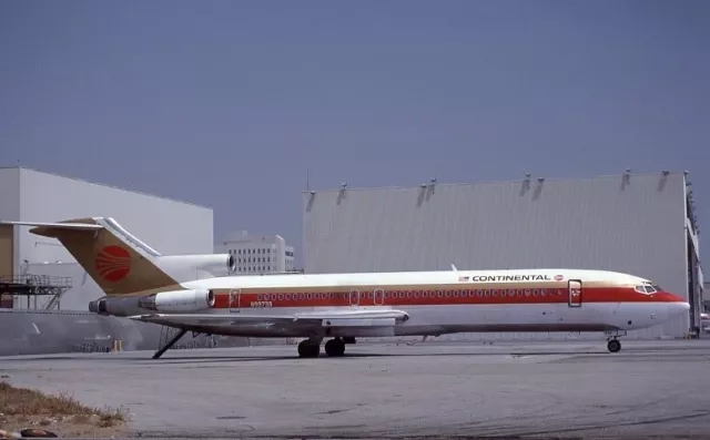 Continental Airlines Boeing 727-200 old colors N93738 - Kodachrome 35mm slide