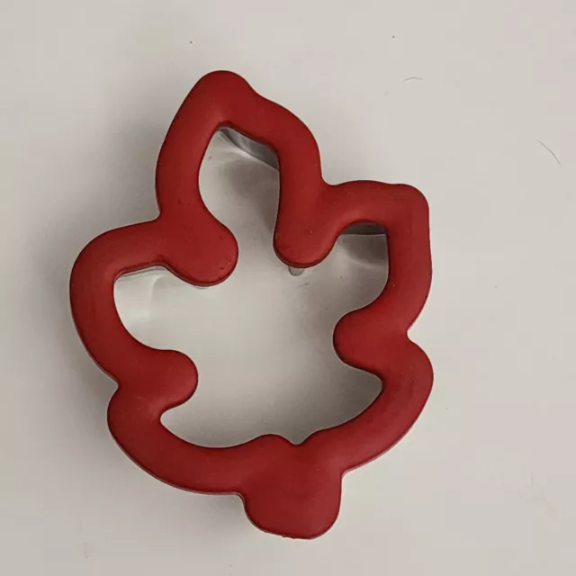 Wilton Comfort Grip Metal Cookie Cutter Maple Leaf Fall Thanksgiving Holiday