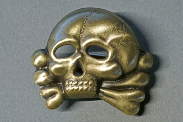 Husarentotenkopf - Mützenabzeichen - Leibhusaren-Regiment 1 - 1. Weltkrieg