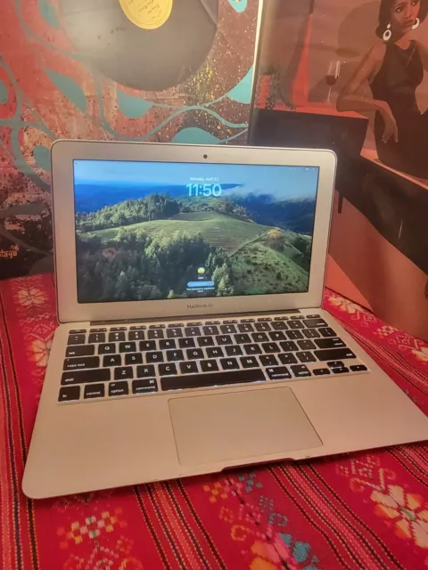 Apple MacBook Air 11 inch - 2015 Model - 128GB SSD - Sonoma