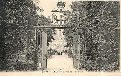 CPA 61  la normandie   FLERS  le chateau  vue de la pelouse