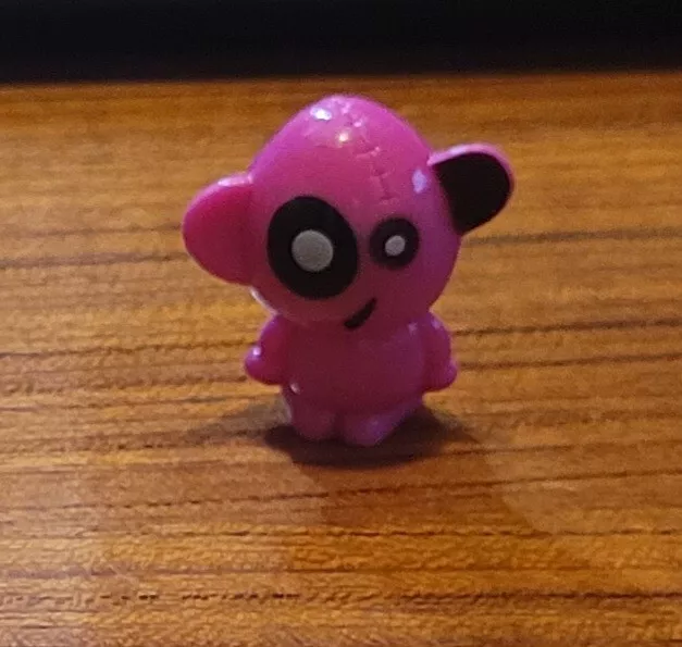 Crazy Bones Gogo Brazil URBAN TOYS PAINTED #42 PLUSHA Rouge Pink