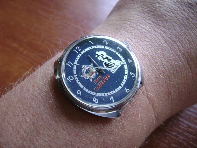 Orologio sovietico vintage RAKETA EDIZIONE GIUBILEO 50 anni di vittoria seconda guerra mondiale 2609.HA