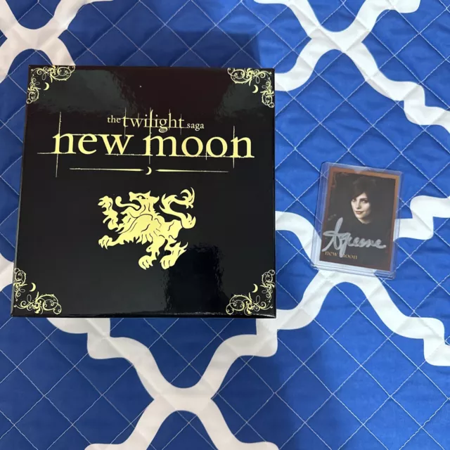 Twilight New Moon Cullen Crest Prop Replica Jewelry Set Ashley Green Autograph