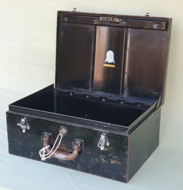 Caja de almacenamiento de documentos de escritura legal de metal antigua de John Tann's Reliance con llave