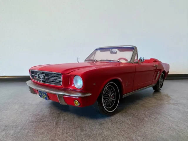 Collector Ertl Precision Collection 100 / 1:18 Ford Mustang Convertible 1964