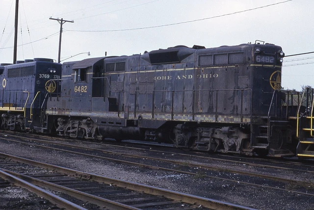 Baltimore & Ohio Railroad     Gp9     #6482    Original Kodachrome  Slide