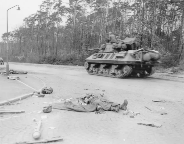 WW2 WWII Photo M10 Tank Destroyer  in Action in Germany World War Two / 2108 2