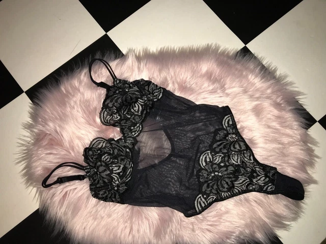 Perizoma sexy nero ricamato orsacchiotto basco taglia 34A presenza a Debenhams