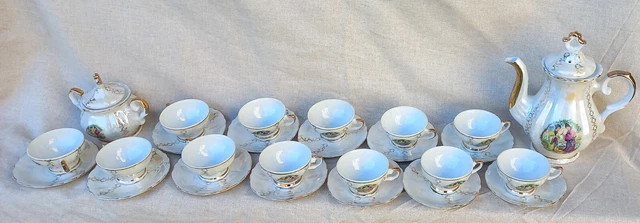 Service à café en porcelaine , cafetière , sucrier , 9 tasses