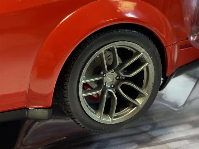 Dodge Challenger R/T Widebody Rouge 1:18 Echelle Solido 1805702 5