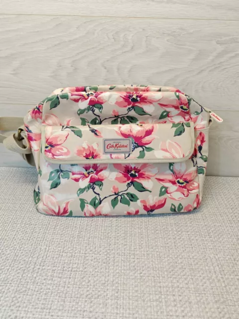 Cath Kidston 4-piece Baby Zip Changing Bag Floral pattern - RRP £75