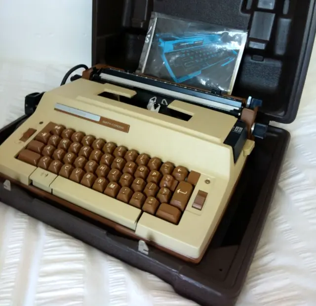 Máquina de escribir eléctrica Smith Corona Enterprise + estuche rígido con información original