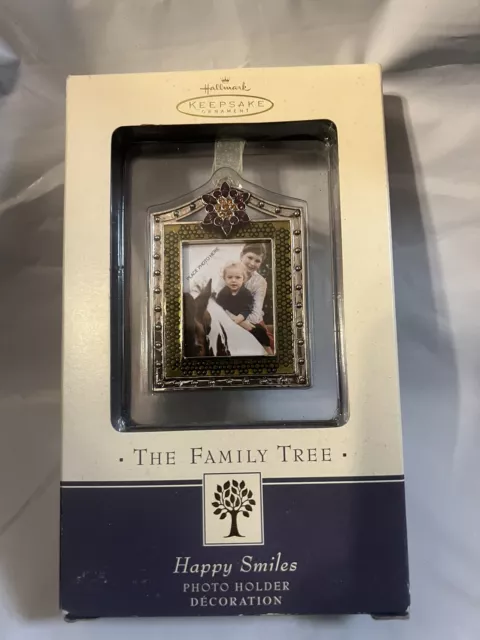 New 2004 Hallmark The Family Tree Happy Smiles Photo Holder Ornament