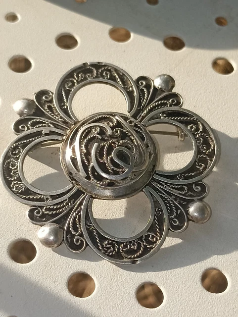 Broche ancienne orientale en argent massif