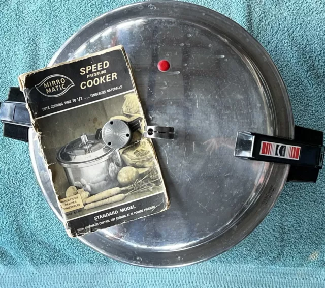 Vintage 12 Quart Mirro Pressure Cooker for Sale in Huger, SC