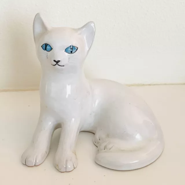 Vtg 1960s Italian Art  Majolica Pottery White Cat Blue eyes Approx 5” Hand Paint