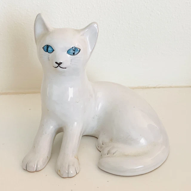 Vtg 1960s Italian Art  Majolica Pottery White Cat Blue eyes Approx 5” Hand Paint