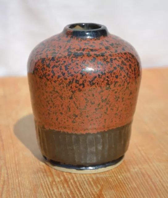 petit vase grès signé C.G. à identifier