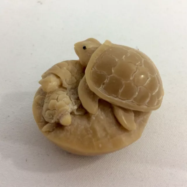 Vintage Tagua Nut 3 Turtles Marine Figurine Hand Carved With A Lot Of Details.
