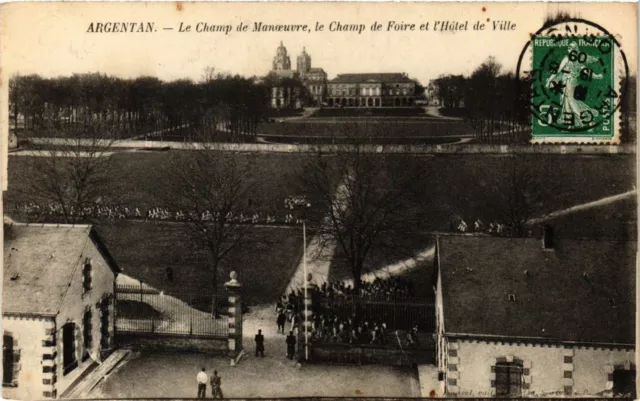 CPA Argentan - Le Champ de Manoeuvre, le Champ de Foire et l'Hotel de V (259069)