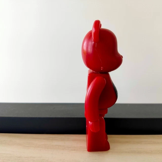 Limited Edition of 450 Units      Close ZERO Hiroshi Takahashi PAD BE@RBRICK