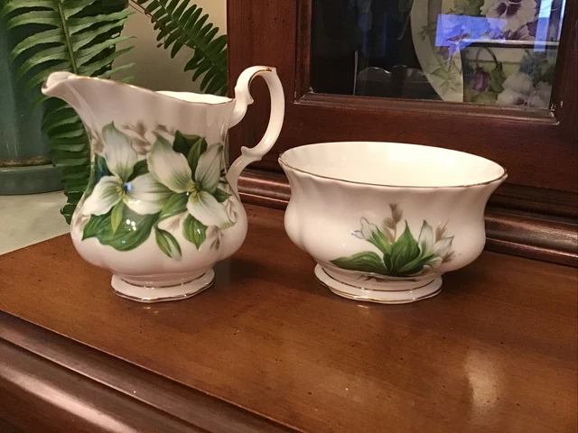 Royal Albert TRILLIUM Bone China Creamer & Open Sugar Set Gold Gilt England
