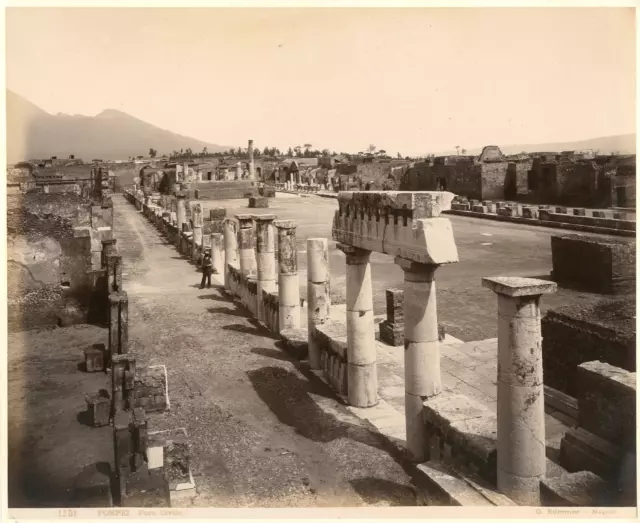 Sommer. Italie, Pompei, Foro Civile  Vintage albumen print.  Tirage albuminé