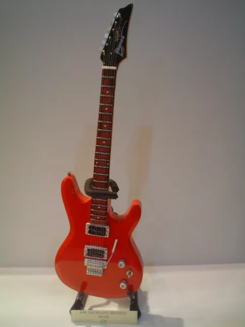 Miniature Guitar (24cm Tall) : JOE SATRIANI IBANEZ JS100