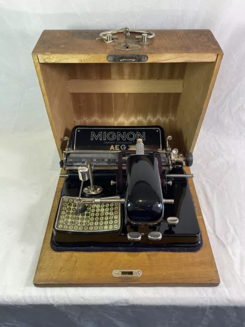 Rare Machine à écrire à index Mignon 4 TYPEWRITER 1930