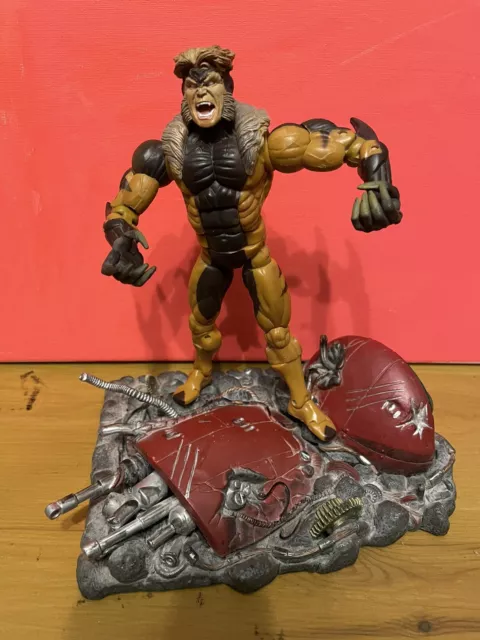 Marvel Legends Series 5 V Sabretooth Action Figure 2004 Toy Biz X-Men With Stand