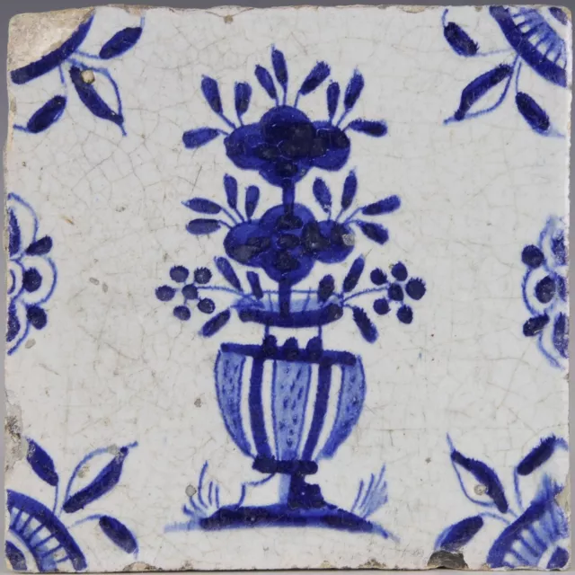 Nice Dutch Delft Blue tile, flowerpot, first half 17th. century.