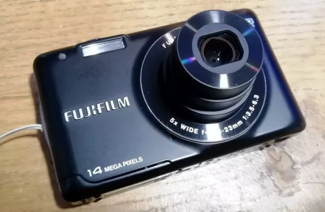 Appareil photo numérique vintage: joli Fujifilm FinePix JX500, 14Mp - Japon 2012