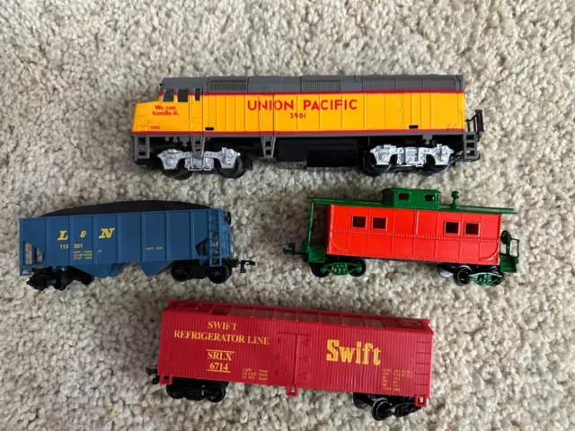Lifelike Ho Scale Train set Union Pacific Locomotive 3901 Engine Swift Caboose