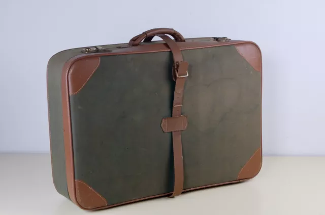 Vecchia valigia da viaggio vintage in cartone e tela verde e marrone anni 50 60
