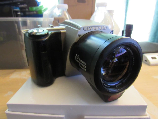 OLYMPUS CAMEDIA C-2500L Digital SLR Camera With Original