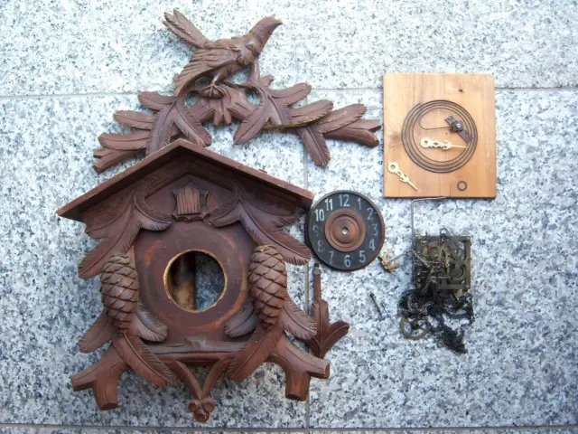 Reloj de cuco con péndulo y sin pesas (50 x 38cm)