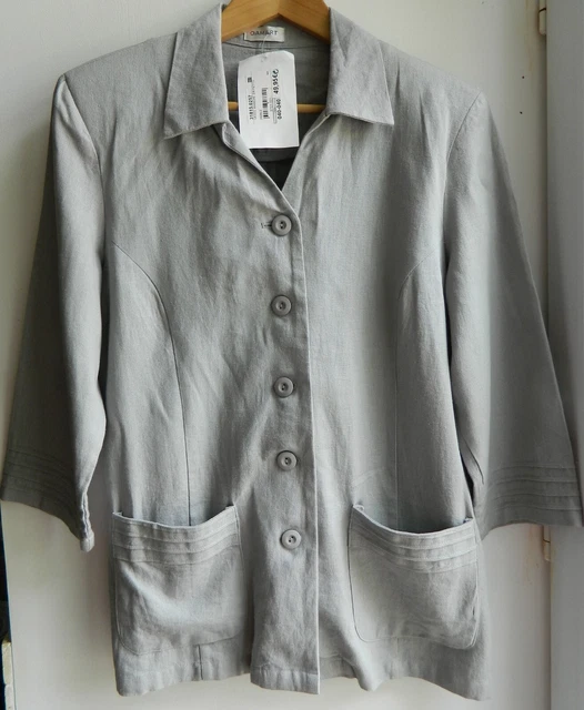 Veste légère de couleur beige, cintrée à la taille