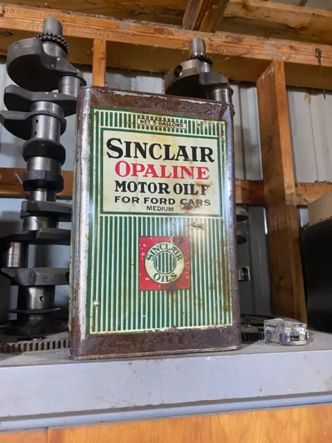 Sinclair oil can