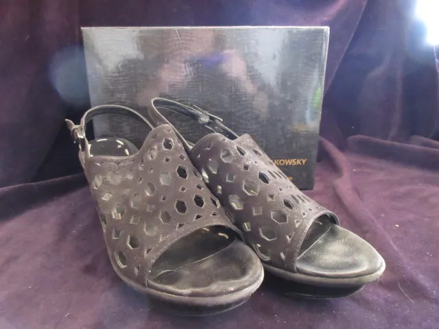 Womens B Makowsky Gray Leather Sandals GUC Buckle W/ Box Size 11