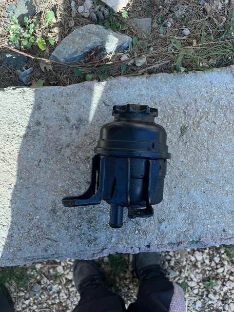 Bocal De Direction Assistée Pour Renault Laguna 2 1.9 DCI 2002 - Pièce D'occasion, Référence 8200005185