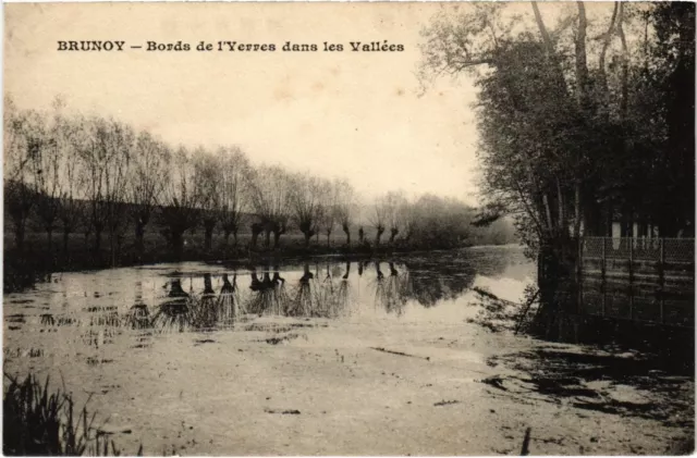 CPA BRUNOY Bords de l'Yerres dans les Vallees (1354292)