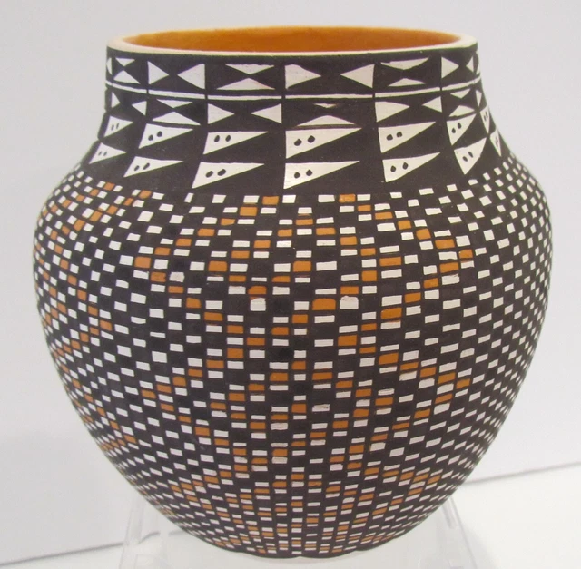 Dazzling Melissa Antonio Fine Line Acoma Pot Dazzling Melissa Antonio Fine Line Acoma Pot
