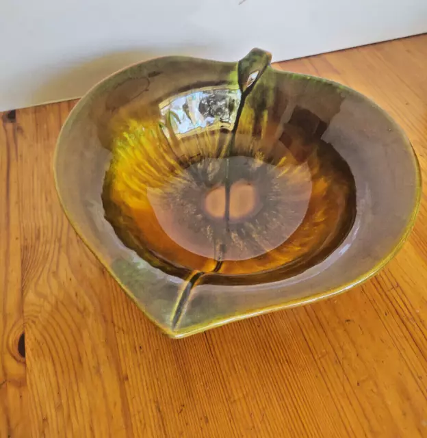 Vintage pottery leaf bowl, USA , LD 706, 1970s Drip Glaze