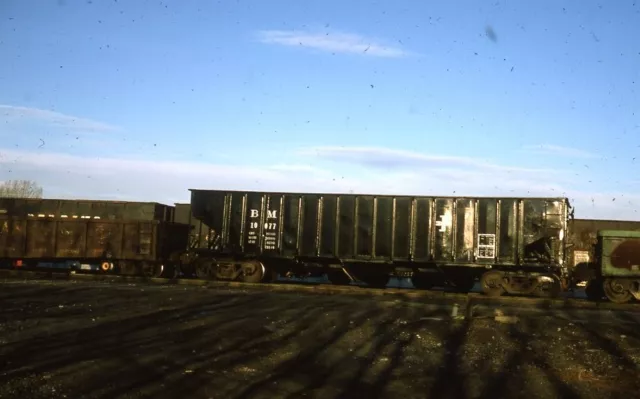 B&M boston & maine 10077 hopper car  original railroad slide