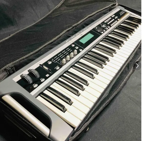 Clavier synthétiseur de musique Korg X50 61 touches d'occasion, bon état 2