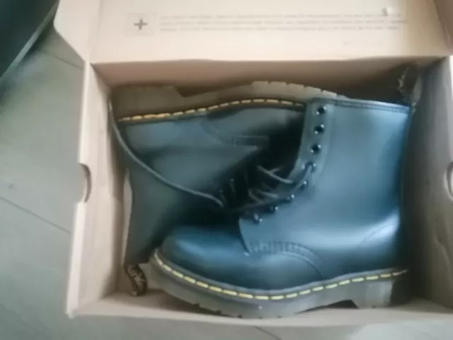 DOC MARTENS TAILLE 37 neuves trop petites pour mes pieds Erreur